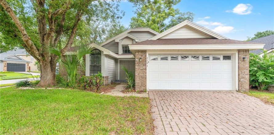 House in Apopka, Florida 3 bedrooms, 132.39 sq.m. № 2339610