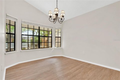 House in Apopka, Florida 3 bedrooms, 132.39 sq.m. № 2339610 - photo 4