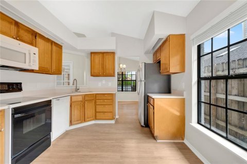 House in Apopka, Florida 3 bedrooms, 132.39 sq.m. № 2339610 - photo 7