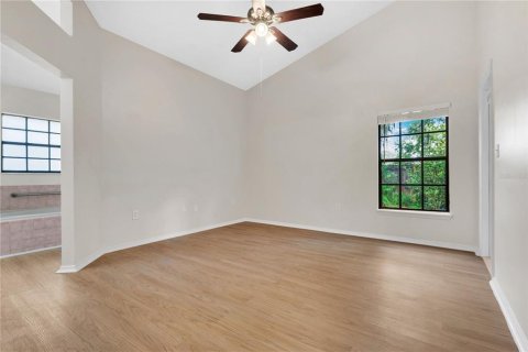 House in Apopka, Florida 3 bedrooms, 132.39 sq.m. № 2339610 - photo 10