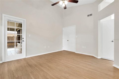 House in Apopka, Florida 3 bedrooms, 132.39 sq.m. № 2339610 - photo 9