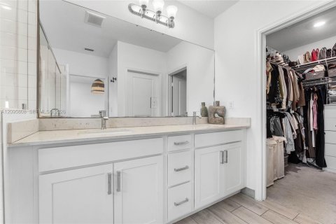 Townhouse in Deerfield Beach, Florida 3 bedrooms, 150.22 sq.m. № 2389961 - photo 24