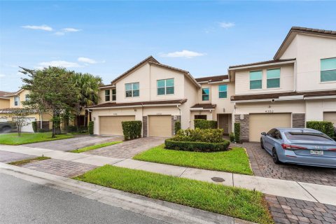 Townhouse in Deerfield Beach, Florida 3 bedrooms, 150.22 sq.m. № 2389961 - photo 5
