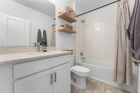Townhouse in Deerfield Beach, Florida 3 bedrooms, 150.22 sq.m. № 2389961 - photo 27