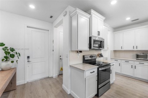 Townhouse in Deerfield Beach, Florida 3 bedrooms, 150.22 sq.m. № 2389961 - photo 7