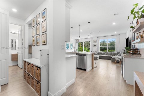 Townhouse in Deerfield Beach, Florida 3 bedrooms, 150.22 sq.m. № 2389961 - photo 17