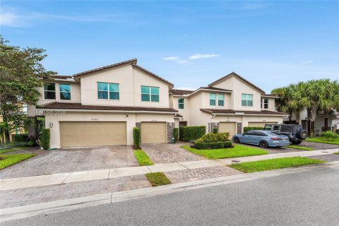 Townhouse in Deerfield Beach, Florida 3 bedrooms, 150.22 sq.m. № 2389961 - photo 4