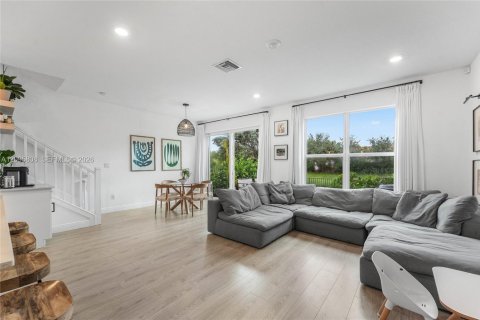 Townhouse in Deerfield Beach, Florida 3 bedrooms, 150.22 sq.m. № 2389961 - photo 15