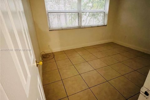 Снять в аренду квартиру в Пемброк-Пайнс, Флорида 2 спальни, 69.86м2, № 2019722 - фото 18