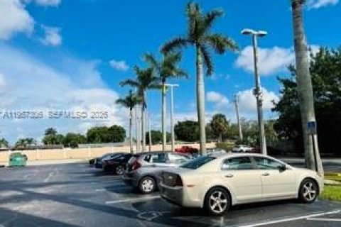 Снять в аренду квартиру в Пемброк-Пайнс, Флорида 2 спальни, 69.86м2, № 2019722 - фото 23