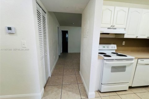 Снять в аренду квартиру в Пемброк-Пайнс, Флорида 2 спальни, 69.86м2, № 2019722 - фото 5