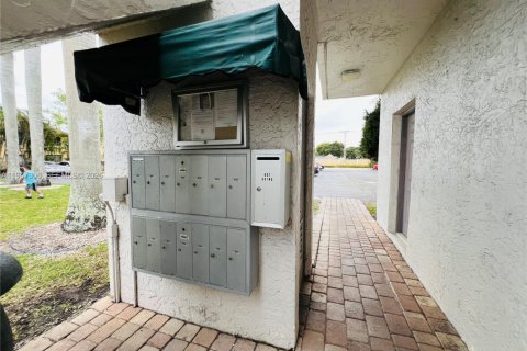 Снять в аренду квартиру в Пемброк-Пайнс, Флорида 2 спальни, 69.86м2, № 2019722 - фото 19