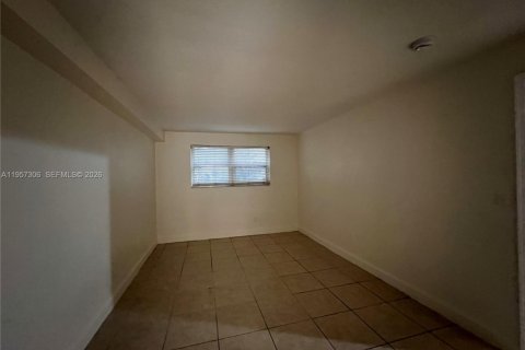 Снять в аренду квартиру в Пемброк-Пайнс, Флорида 2 спальни, 69.86м2, № 2019722 - фото 15