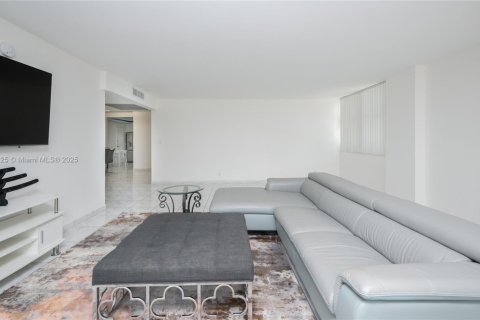 Снять в аренду кондоминиум в Халландейл-Бич, Флорида 3 спальни, 172.43м2, № 1924534 - фото 12