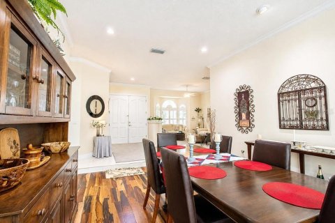 House in Orlando, Florida 4 bedrooms, 257.8 sq.m. № 2318763 - photo 9
