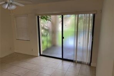 Copropriété à louer à Sunrise, Floride: 2 chambres, 95.13 m2 № 2185111 - photo 5