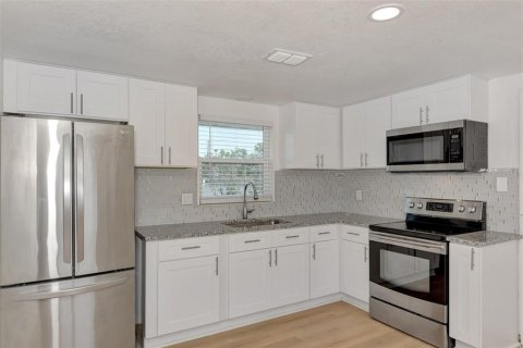 Apartamento en alquiler en Englewood, Florida, 3 dormitorios, 95.88 m2 № 1910599 - foto 3