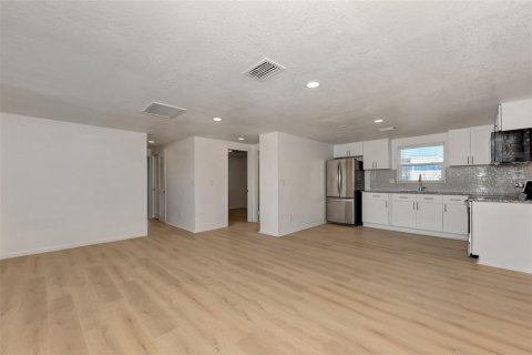 Apartamento en alquiler en Englewood, Florida, 3 dormitorios, 95.88 m2 № 1910599 - foto 2