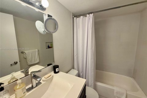 Copropriété à louer à Miami, Floride: 2 chambres, 91.51 m2 № 1871839 - photo 10