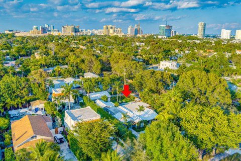 Casa en venta en West Palm Beach, Florida, 5 dormitorios, 263.38 m2 № 1055050 - foto 1
