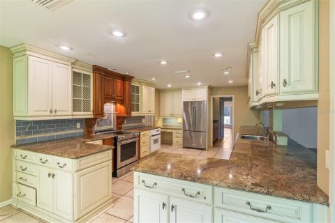 House in Gainesville, Florida 6 bedrooms, 495.45 sq.m. № 1644181 - photo 17