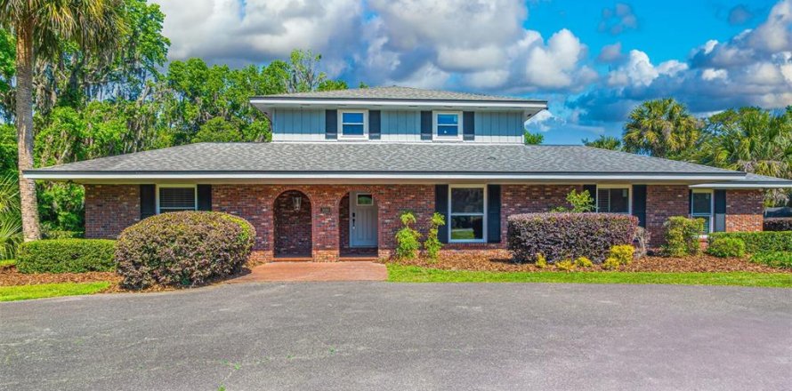 House in Gainesville, Florida 6 bedrooms, 495.45 sq.m. № 1644181