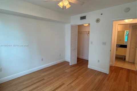 Снять в аренду кондоминиум в Майами, Флорида 2 спальни, 97.64м2, № 1999966 - фото 18