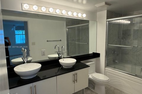 Снять в аренду кондоминиум в Майами, Флорида 2 спальни, 97.64м2, № 1999966 - фото 12