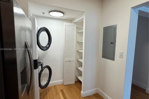 Снять в аренду кондоминиум в Майами, Флорида 2 спальни, 97.64м2, № 1999966 - фото 8