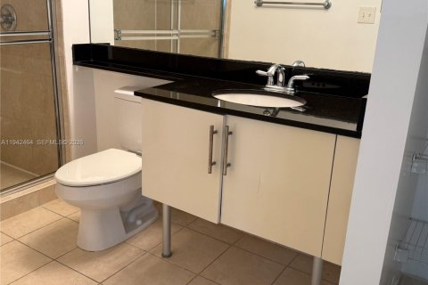 Снять в аренду кондоминиум в Майами, Флорида 2 спальни, 97.64м2, № 1999966 - фото 20