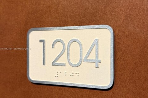 Снять в аренду кондоминиум в Майами, Флорида 2 спальни, 97.64м2, № 1999966 - фото 9