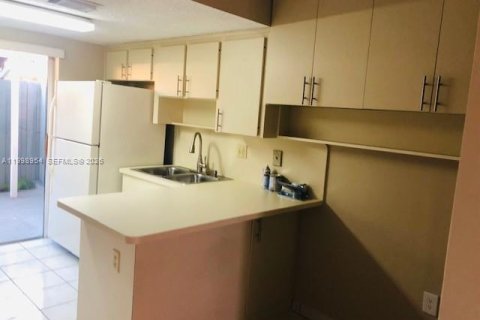 Купить кондоминиум в Хайалиа, Флорида 2 спальни, 89.19м2, № 2065584 - фото 3