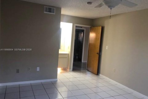 Купить кондоминиум в Хайалиа, Флорида 2 спальни, 89.19м2, № 2065584 - фото 8