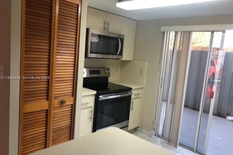 Купить кондоминиум в Хайалиа, Флорида 2 спальни, 89.19м2, № 2065584 - фото 4