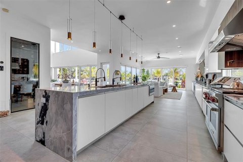 House in Sarasota, Florida 4 bedrooms, 437.11 sq.m. № 2098536 - photo 30