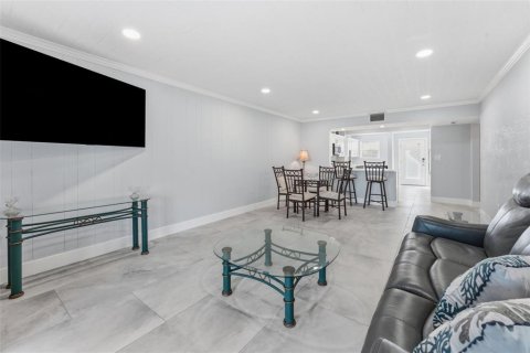 Copropriété à vendre à Treasure Island, Floride: 2 chambres, 111.48 m2 № 2203022 - photo 11