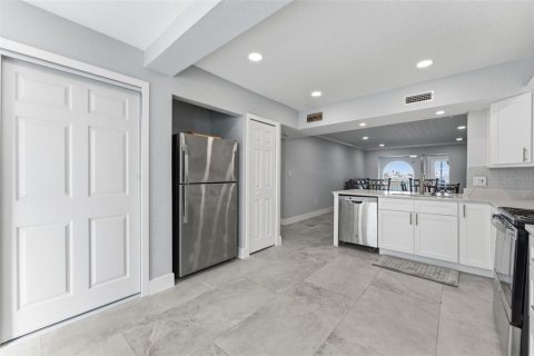Copropriété à vendre à Treasure Island, Floride: 2 chambres, 111.48 m2 № 2203022 - photo 8