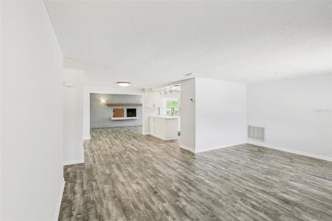 House in New Port Richey, Florida 2 bedrooms, 124.86 sq.m. № 1879401 - photo 6