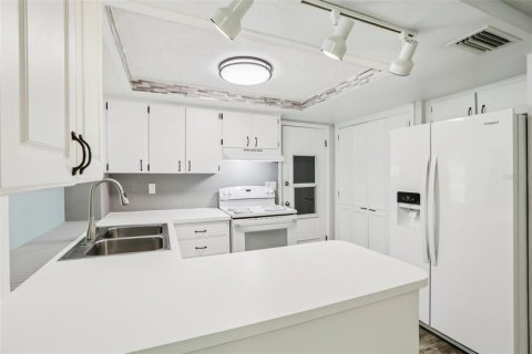 House in New Port Richey, Florida 2 bedrooms, 124.86 sq.m. № 1879401 - photo 19