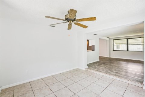 House in New Port Richey, Florida 2 bedrooms, 124.86 sq.m. № 1879401 - photo 25