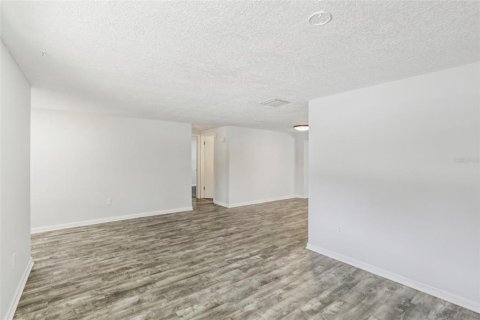 House in New Port Richey, Florida 2 bedrooms, 124.86 sq.m. № 1879401 - photo 7