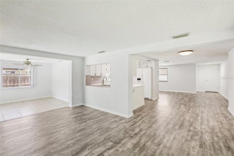House in New Port Richey, Florida 2 bedrooms, 124.86 sq.m. № 1879401 - photo 12