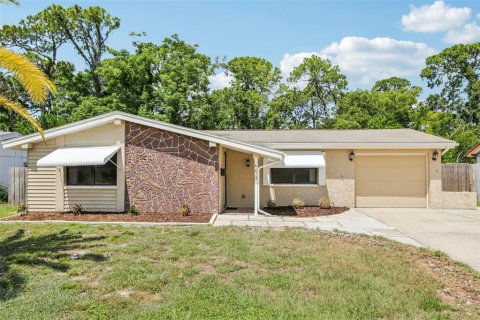 House in New Port Richey, Florida 2 bedrooms, 124.86 sq.m. № 1879401 - photo 3