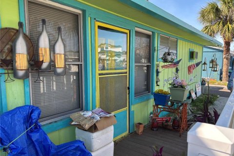 House in Redington Shores, Florida 2 bedrooms, 87.79 sq.m. № 1525726 - photo 3