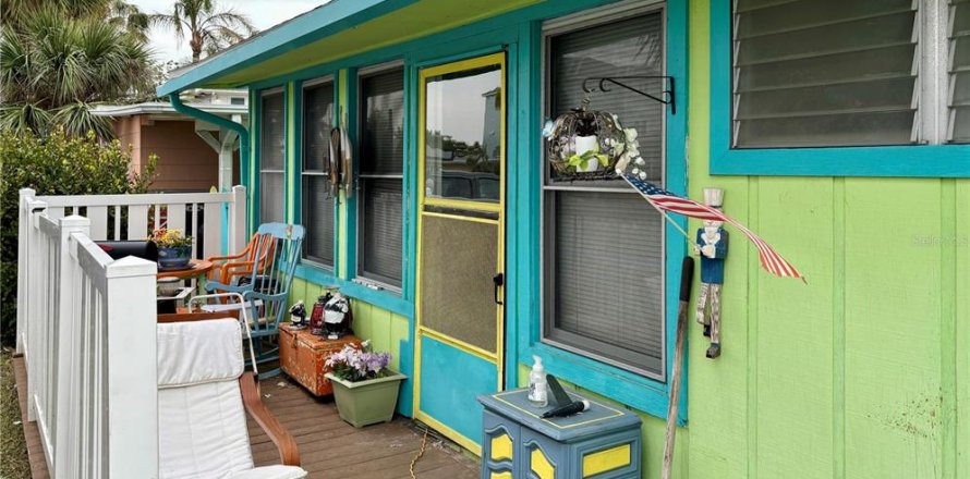 House in Redington Shores, Florida 2 bedrooms, 87.79 sq.m. № 1525726