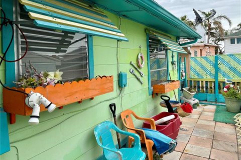 House in Redington Shores, Florida 2 bedrooms, 87.79 sq.m. № 1525726 - photo 5