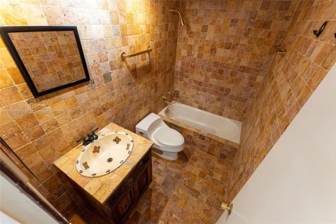 Condo in Hallandale Beach, Florida, 1 bedroom  № 1701863 - photo 24