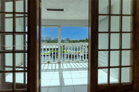 Condo in Hallandale Beach, Florida, 1 bedroom  № 1701863 - photo 6