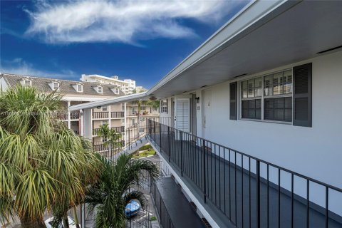 Condo in Hallandale Beach, Florida, 1 bedroom  № 1701863 - photo 28