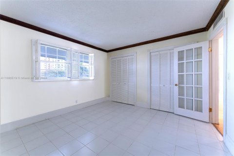Condo in Hallandale Beach, Florida, 1 bedroom  № 1701863 - photo 18